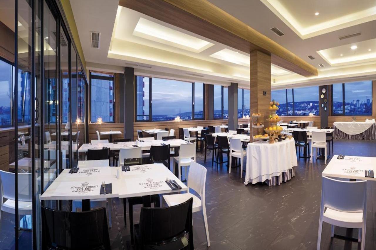 Radisson Red Belgrade Hotel Exterior photo